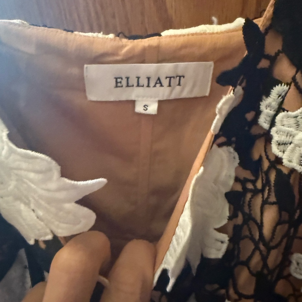 Elliatt NWOT Black and White Women's Embroidered Mini Dress - Picture 6 of 7